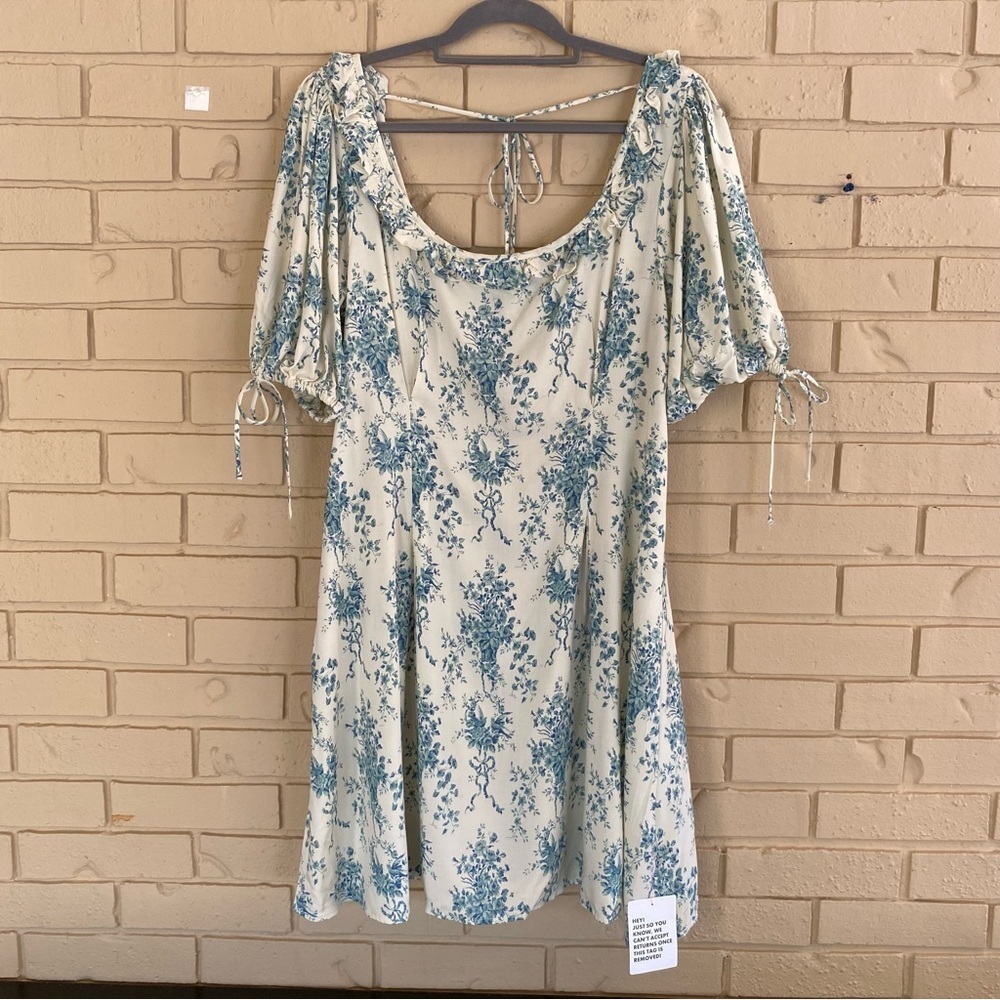 LAST CHANCE ASOS Blue Floral Mini Dress